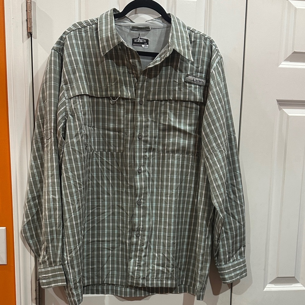 NWOT Habit Light Gray Textured Shirt size L